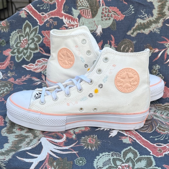 Stylish High-Top Cream Sneakers - Picture 3 of 13